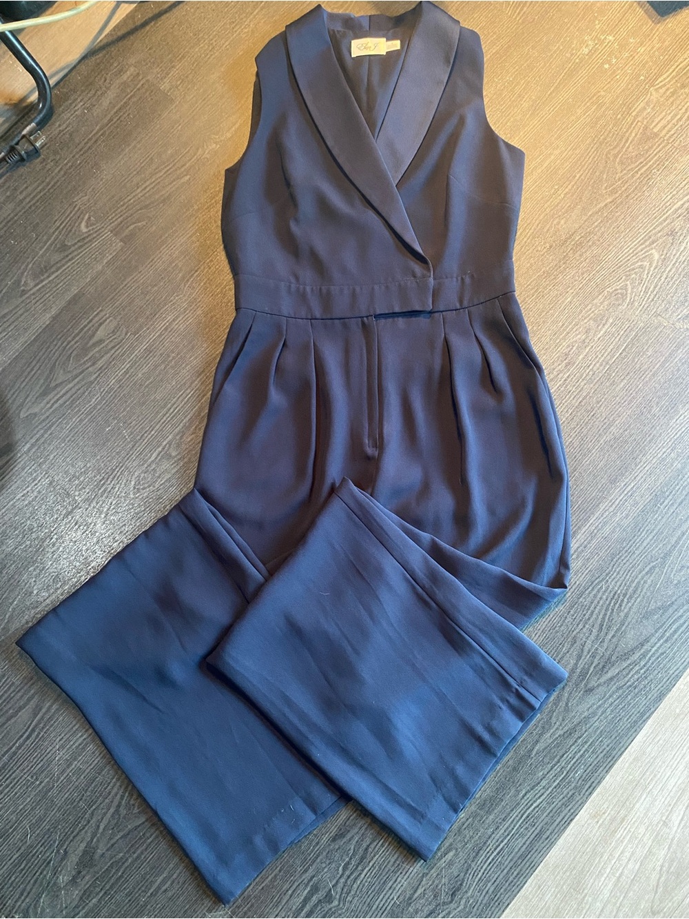 Eliza J Navy Tuxedo Jumpsuit Shawl Collar Sleeveless Size 8 Business Chic Classy